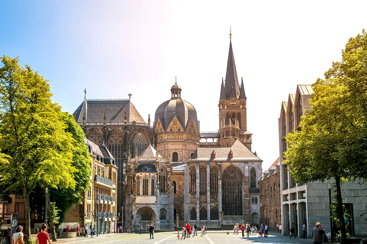 Der Aachener Dom als Symbolbild – firstbyte, datenschutz
